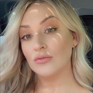 Meet your Posher, Hollie